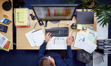 Stagiaire Controlling sur le lieu de travail Stagiaire Controlling sur le lieu de travail